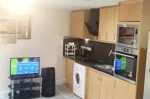 1-Bed Suite - Sleeps 3 - Parking - Near Bluewater - Image 5