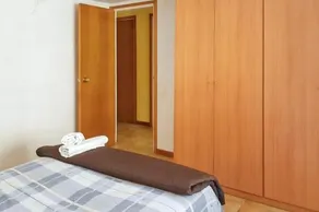 Apartment With 3 Bedrooms in L - Image 3