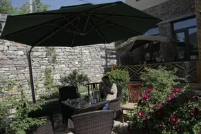 Peace Guesthouse - Image 2
