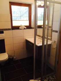 Double room, shower, toilet, lake view - Image 2