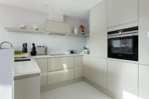 Apartment 4 Lyons House - Image 4
