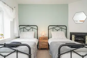 Lion Cottage - Dog-Friendly 3-Bed in Heart of Holt - Image 2