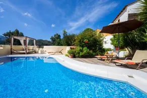 Verekinthos Villas - Pool, Hot Tub, BBQ, Kids Playground, Stunning Mountain Views - Image 5