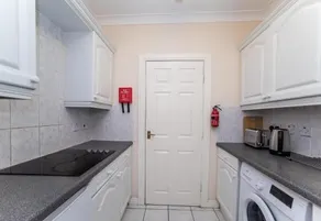 Sallyport City Centre 2 Bedroom Apartment 14 - Image 3