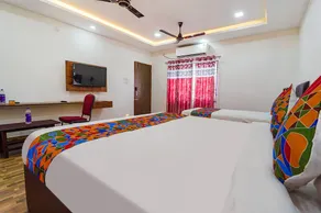V Hotel - Image 5