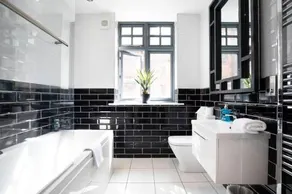 Central Townhouse With Roof Terrace - Image 4