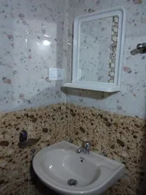 Guitar Guest House - Image 3