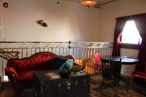 Redlight Historic Bunk Hotel and Speakeasy - Image 4