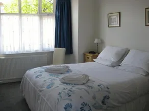 Arden Way Guesthouse - Image 2