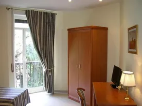 Eur Executive Inn - Image 2