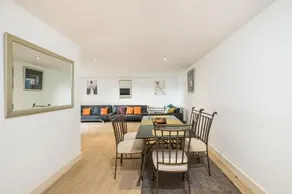 CANARY WHARF/DOCKLANDS/EXCEL SPACIOUS APT E14 - Image 4