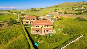 Pan-Dora Apartments - Image 3