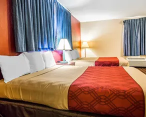 Rodeway Inn - Image 4