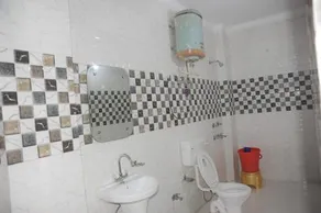 UNV Hostel - Image 5