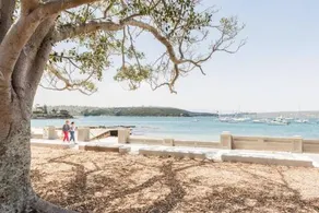Balmoral Beachfront 2 Bedroom Apartment - Image 4