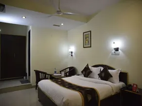 Hotel Ananta Inn - Image 2