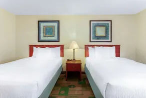 La Quinta Inn by Wyndham Chicago Willowbrook - Image 4