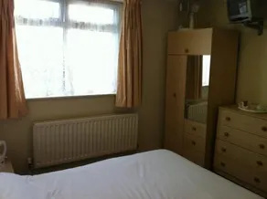 Hillingdon Lodge - Image 4