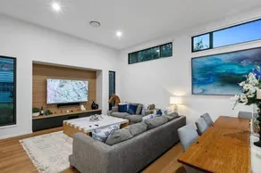 Beachside Buddina Luxury Family House 5 Bedrooms - Image 3