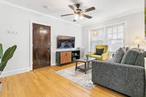 Chicago Local Vibe Residential 1BR Roscoe Village - Image 4