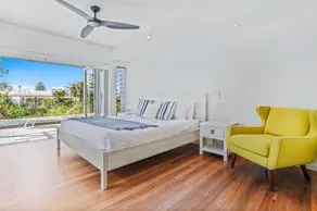 Contemporary & central, Sunshine Beach - Image 2