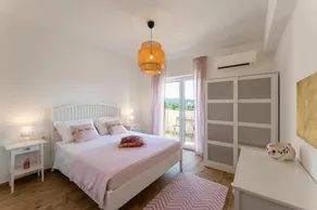 Luxurious private family resort with mountain view - Image 3