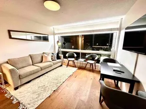 Lovely refurbished 1 bed near marina parking - Image 2