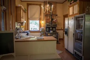 EJ Roberts Mansion - Image 3