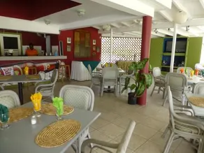 Rockley Golf Club, 2 bed 2 bath Pool, Tennis, Golf, Bar & Restaurant! - Image 4
