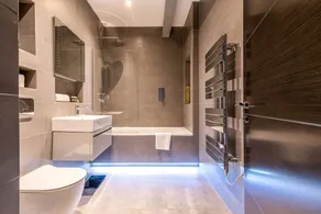 Trendy Elephant and Castle Home - Image 5