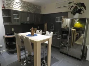 Apartment with balcony in city center - Image 3