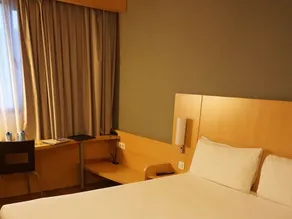 Hotel Ibis Girona Costa Brava - Image 4
