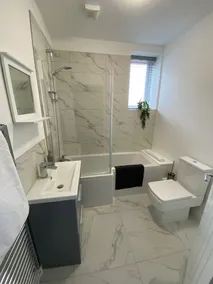 HU-Thirteen Apt One - Sleeps 4 - Image 4