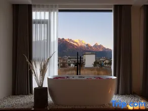 Accompanied by hidden snow and mountain views, a beautiful overnight stay - Image 3