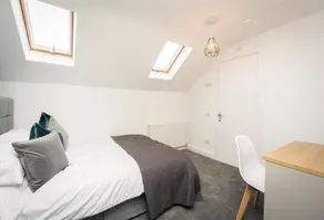 King St Contractor Accommodation 6 bed 6 bath free parking for vans - Image 3