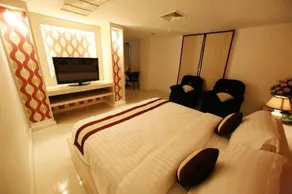 Grand Diamond City Hotel & Casino - Image 4