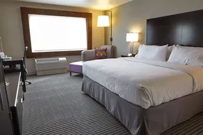 Holiday Inn Express and Suites Tahlequah - Image 2