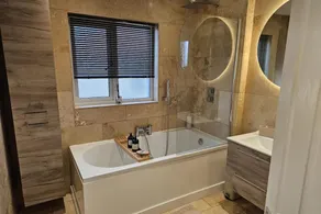 Luxury Seymour House With Spa Gym & Lake District - Image 5