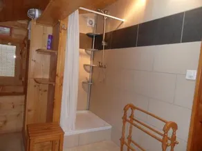 Chalet Esher Surrey - Image 5