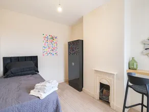 Lovely Large 2 bed House With 2 Reception Rooms - Image 2
