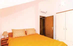 Four Bedroom Holiday Home in Kolocep - Image 4