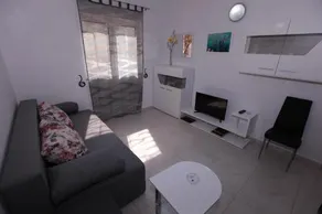 Robinson Bella - Image 5