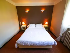 Auberge De La Tour - Image 4