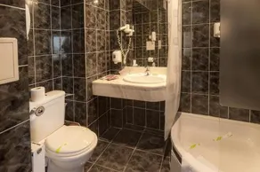 Savoy Hotel - Image 4