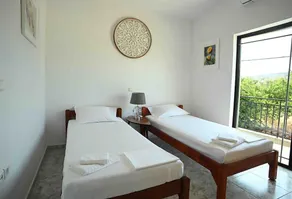 Eretria Cozy Home - Spacious Garden Retreats - Image 5