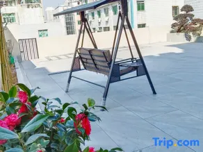 Taizhou Lazy Host Movie Homestay Apartment - Image 4