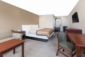 Knights Inn Denton - Image 3