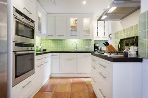 Veeve Two Bedroom Apartment in Earls Court - Image 4