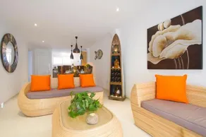 Pebbles Sea Front Apartment - Image 2