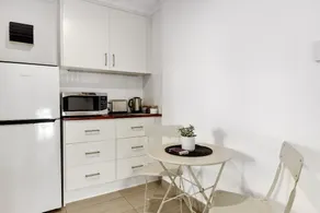 Spectacular Views 5 Bedroom House and Unit Free Parking Free WIFI - Image 3
